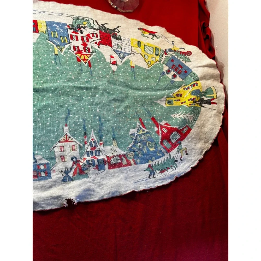 Vintage Mid Century Christmas Village Table Runner Oval Scalloped Edge 46x19